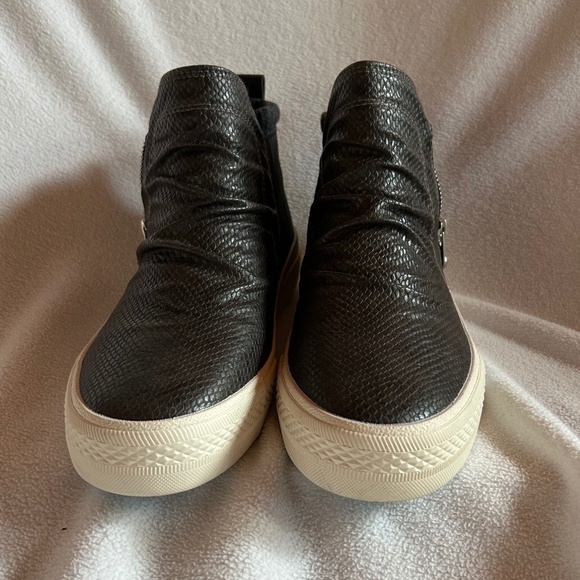 Blowfish Malibu Women's Black Lizard Print Walkabout Sneaker Bootie, Sz 8.5 NWOB - Picture 10 of 12